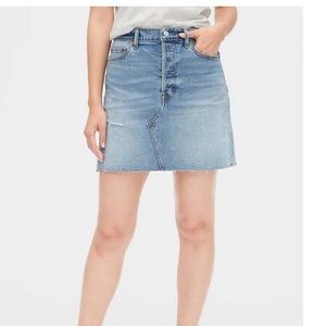 Gap Blue Denim High Rise Destructed Mini Skirt  size 8 / 29